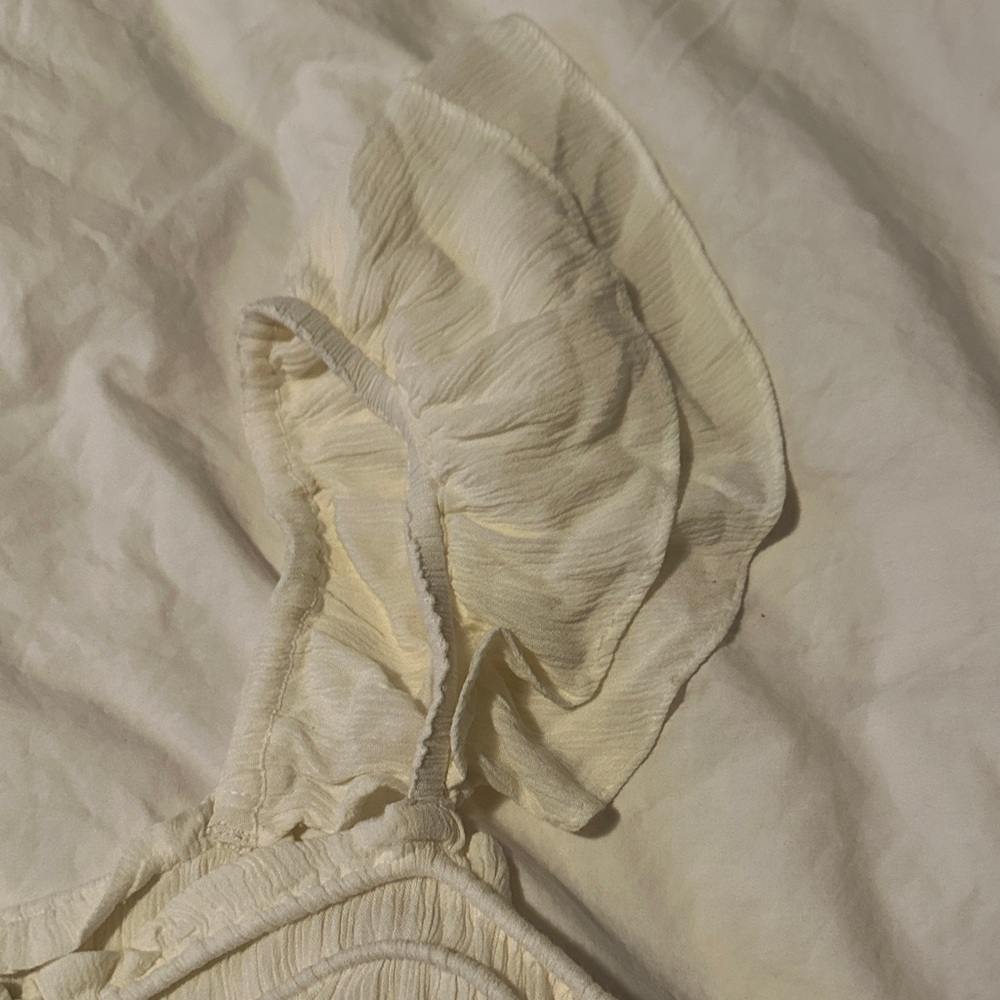 New with tags Shyanne Country Cream Ruffled Women's Top purchased from Boot Barn - Picture 6 of 6